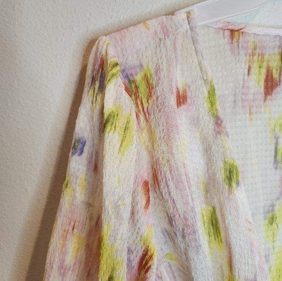 Future Collective Floral 3/4 Sleeve V-Neck Wrap Top Size Medium - Picture 7 of 8